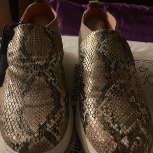 Hey Dude Peyton snake brown slip Ins